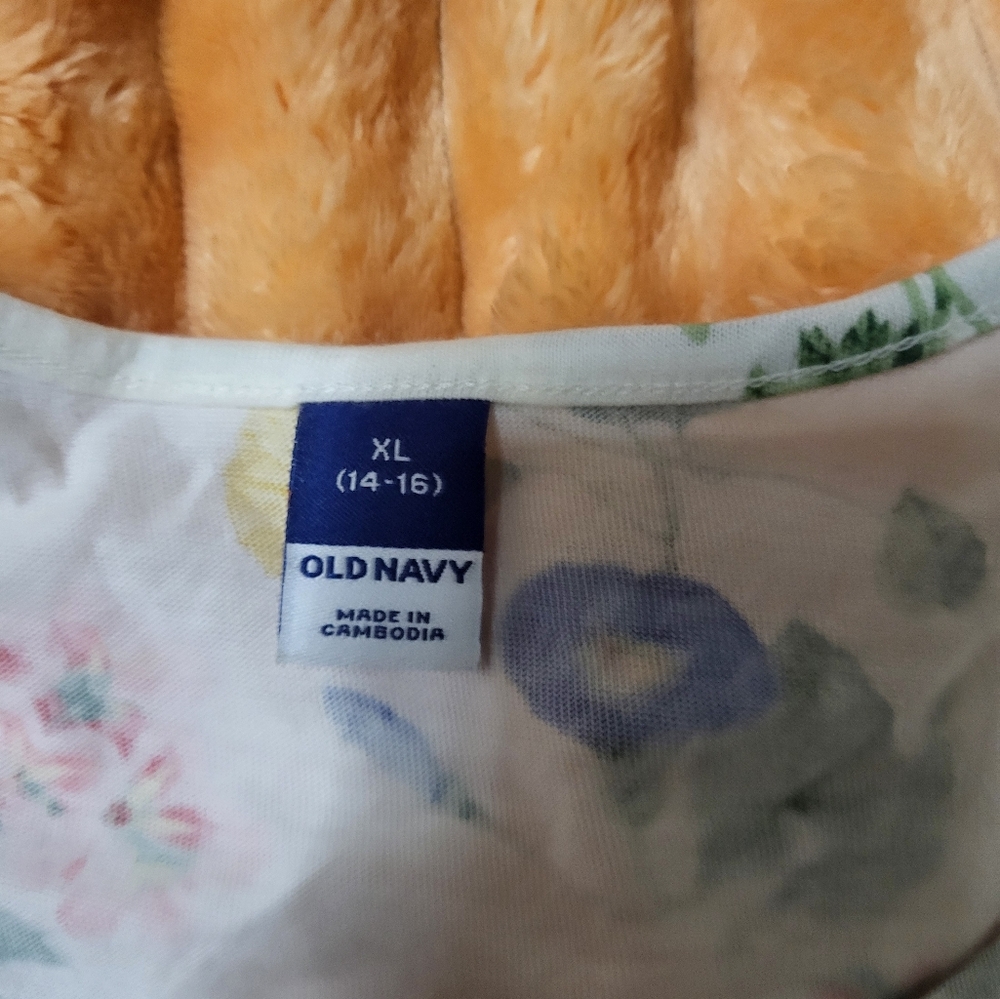 🌞 Old Navy spaghetti strap top NWT - Picture 3 of 3